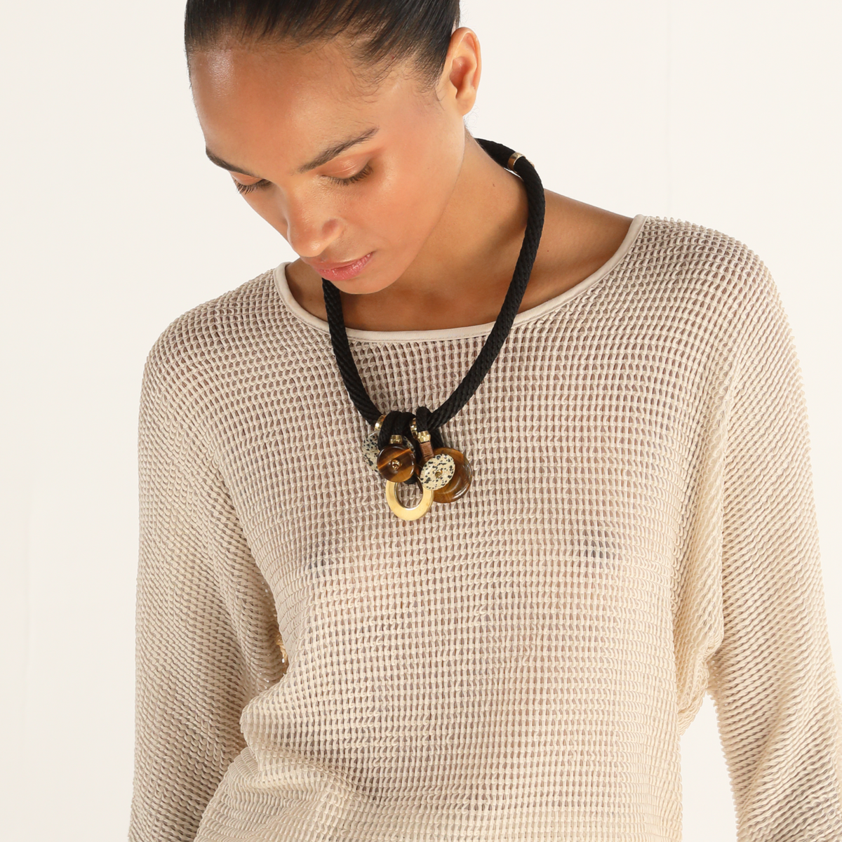 SATYA NECKLACE Black