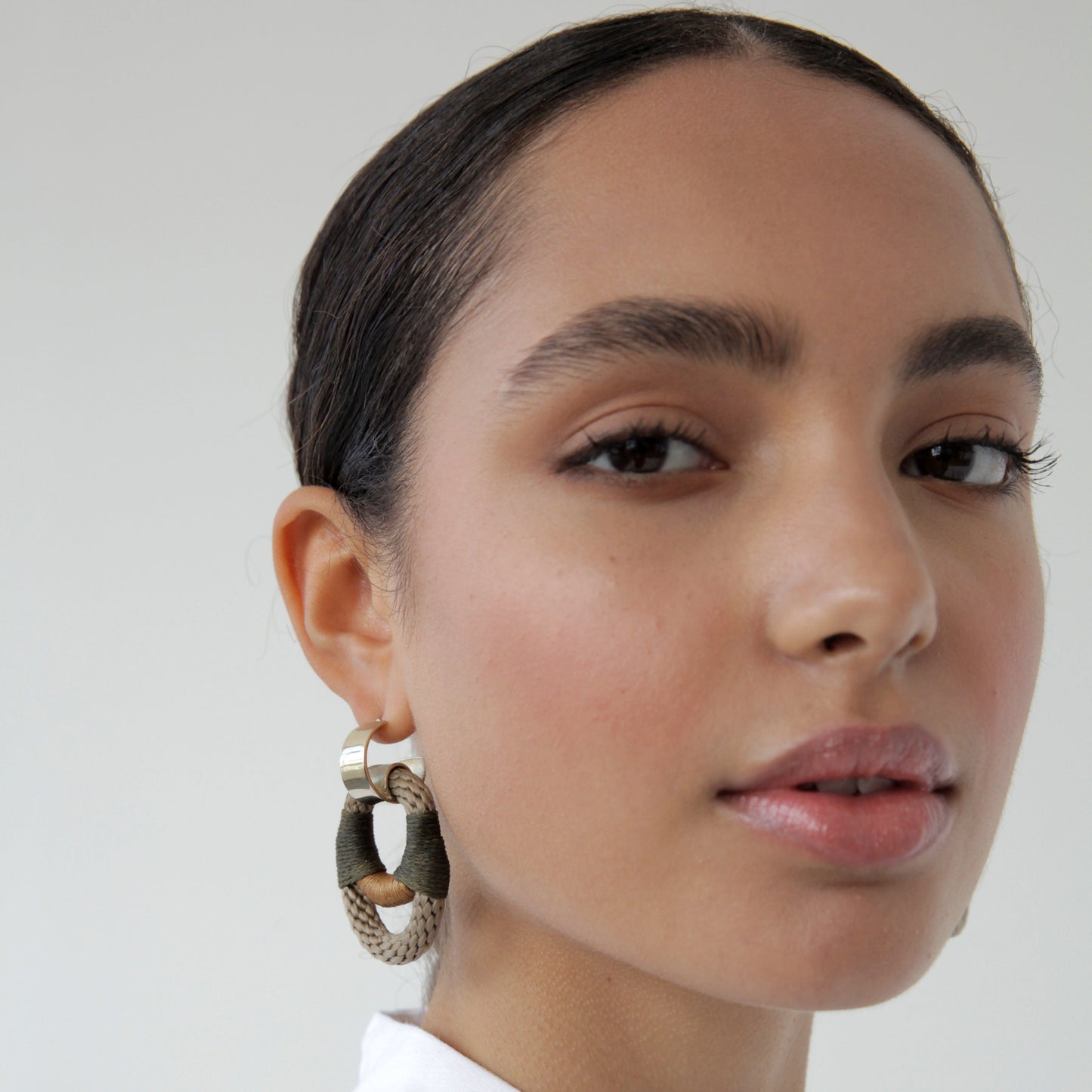 VESSEL EARRINGS Beige Camel Olive
